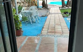 Casa-H -Pequeno Conjunto Casas Adosados